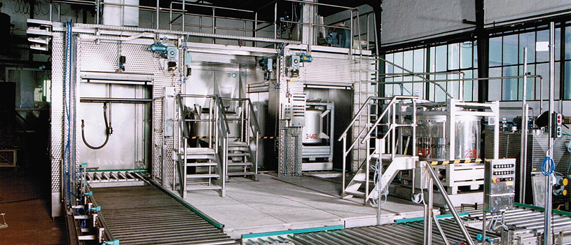 Behälterwaschanlage für Edelstahlcontainer mit Rundverkettung im Ex-Bereich